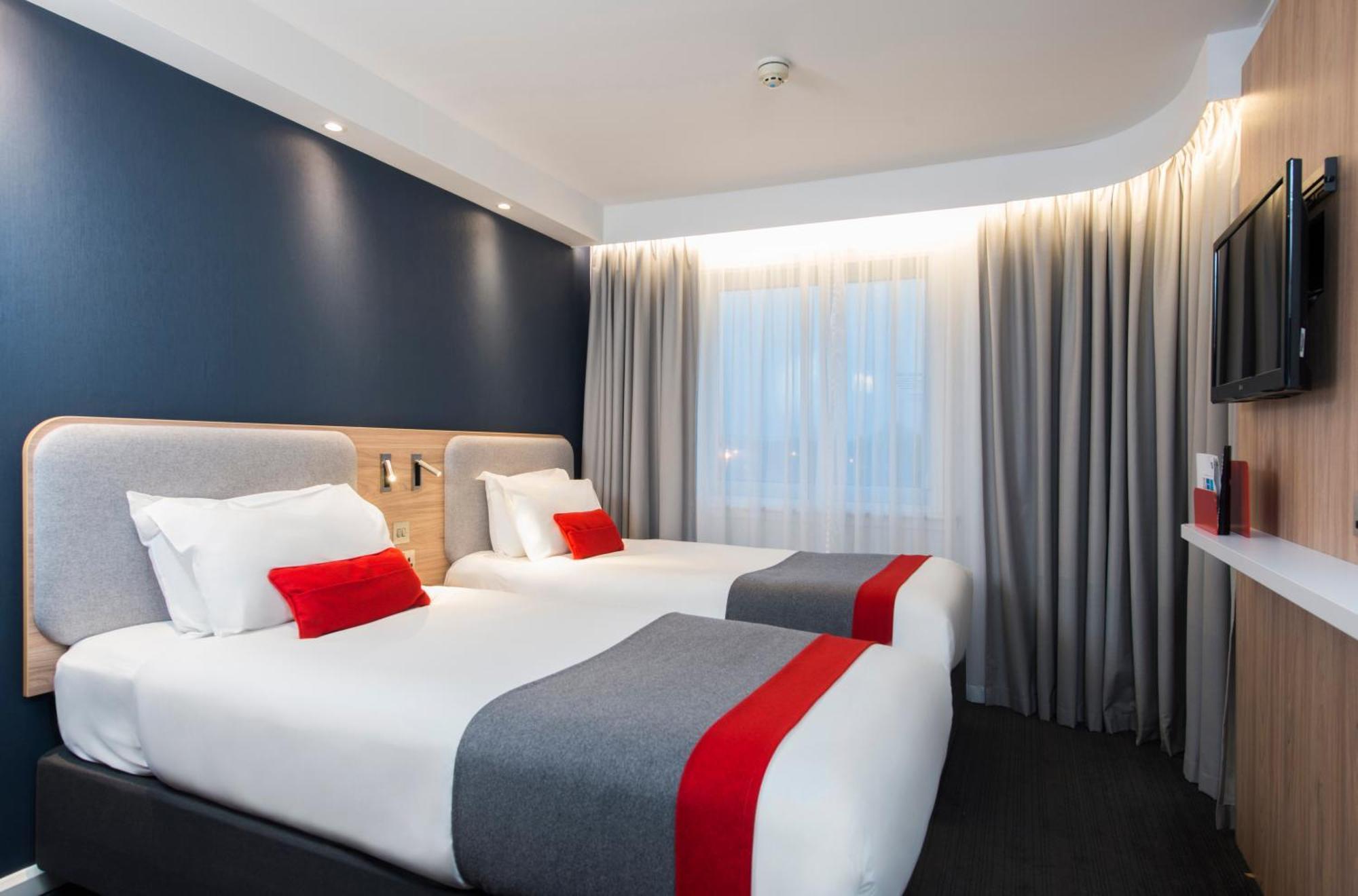 Standaard Tweepersoonskamer met 2 Aparte Bedden en Gratis Warm Ontbijt