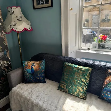City Centre - Rivers Street, quiet 2 bed ground floor Georgian garden Apartment-2